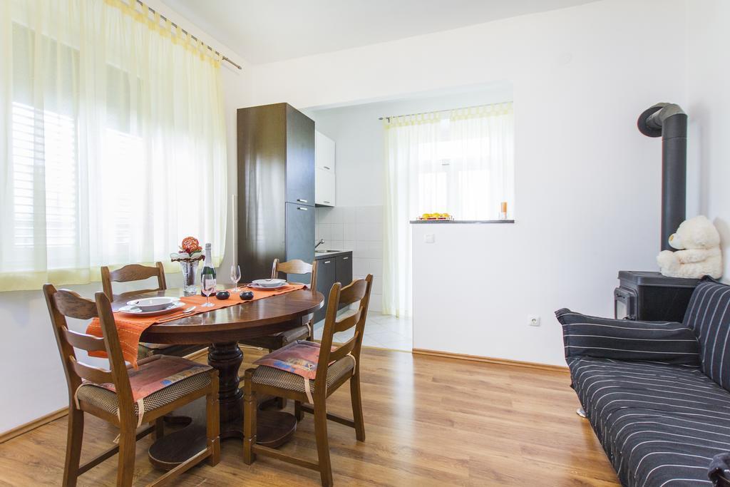Apartment Amber Koromačno Chambre photo